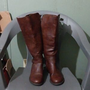 G by Guess size 11 color brown.